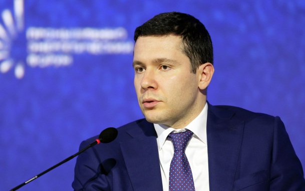 Россия последовательно развивает выпуск гражданских самолетов, заявил Алиханов