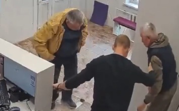 Пенсионеры устроили драку в ПВЗ в Иркутской области