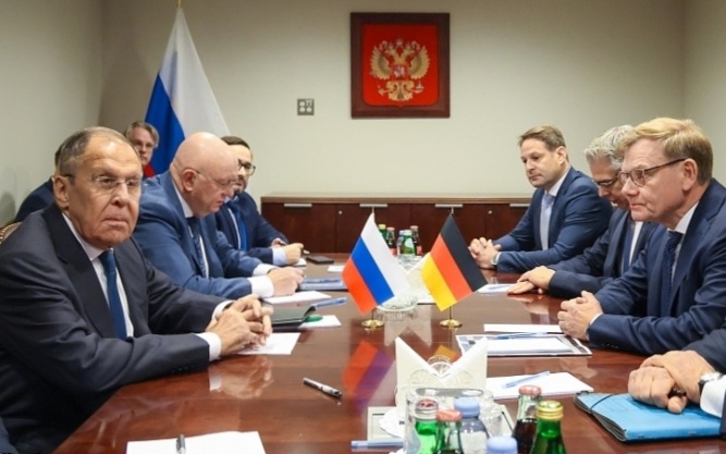 Христофору: встреча Лаврова и Вадефуля говорит о панике Запада