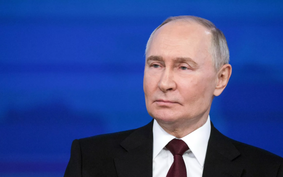 "Запугать таких людей не удастся": Путин об очередях на избирательных участках