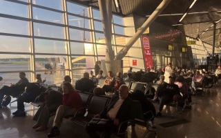 Пассажиры рейса Pegasus в Анталью ждут вылета из Москвы больше десяти часов