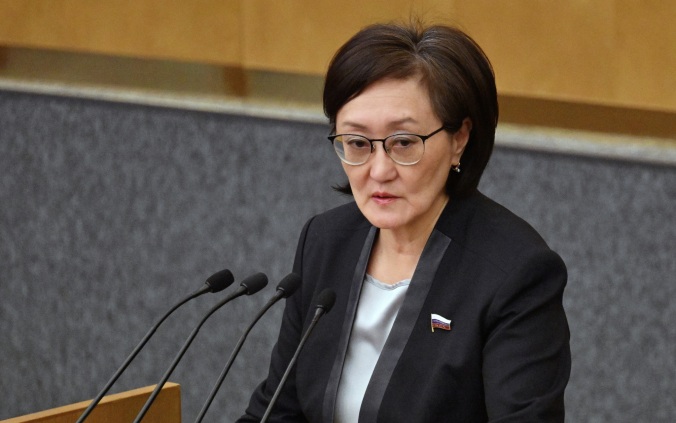 Депутат Авксентьева рассказала, как ей подарили неваляшку