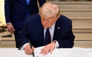 Трамп заявил, что Иран в какой-то момент сдастся