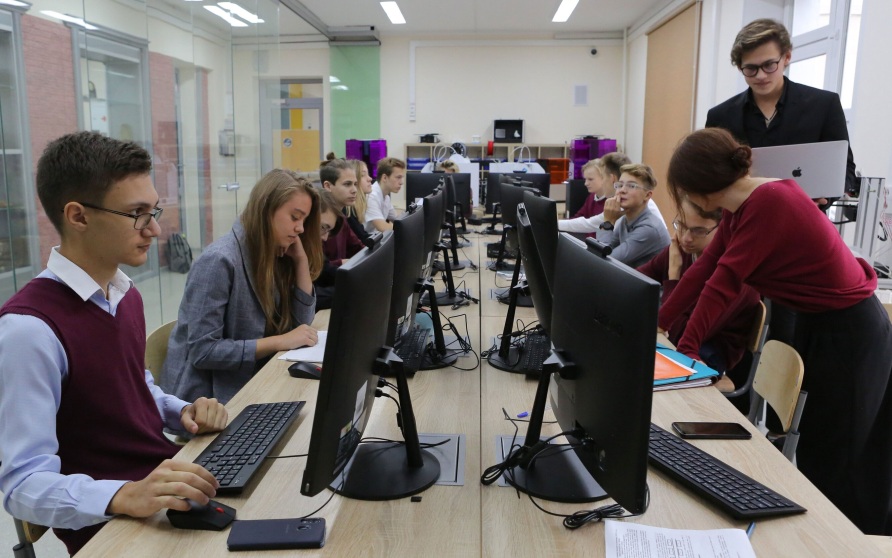 В школах предложили ввести уроки по безопасному использованию ИИ