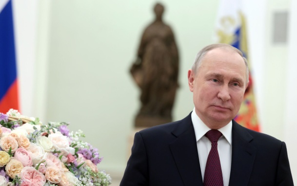 Путин поздравил российских учителей с наступающим профессиональным праздником