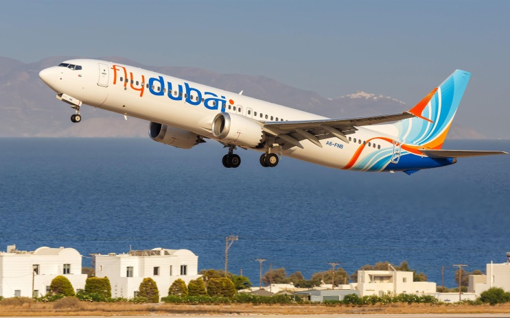 Один из пилотов подавшего сигнал бедствия самолета FlyDubai ранен ножом