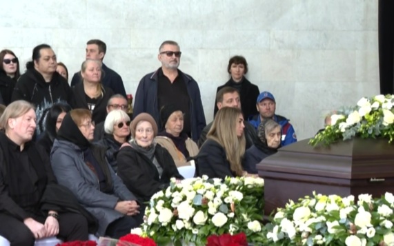 90-летняя мама Сергея Соседова приехала на похороны вместе со старшим сыном