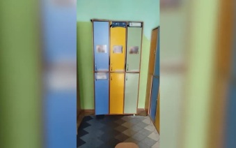 В детском саду Томска на пятерых детей упал шкаф, малыши получили травмы