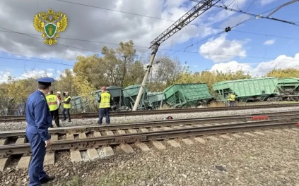 Из-за схода вагонов на станции в Мордовии задержан пассажирский поезд