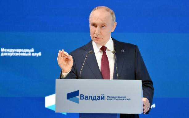 "Нельзя за деревьями не видеть леса": Путин о борьбе с политическими кризисами