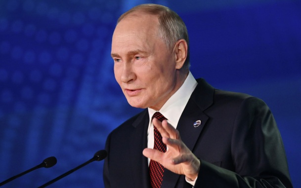 Путин: традиции не должны быть антиквариатом, надо идти в ногу со временем