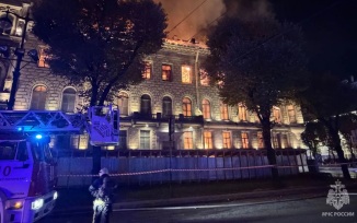 МЧС: полыхающий особняк Миллера в Санкт-Петербурге не эксплуатировался