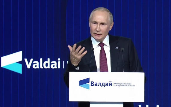 Путин призвал стремиться к мирным договоренностям по Украине