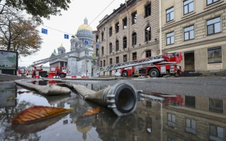 Жителям пострадавшего от пожара Дома Миллера в Петербурге выплатят компенсации