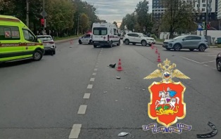 Водитель сбил двух 14-летних самокатчиков в подмосковном Пушкино