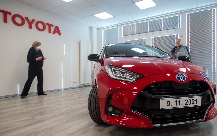 Дилер Toyota в России через суд требует снять ограничения на поставки машин