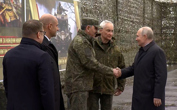 Путин оценил возможности новых ударных беспилотников и систем РЭБ