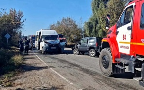 Маршрутный автобус попал в ДТП в Приморье, трое человек пострадали