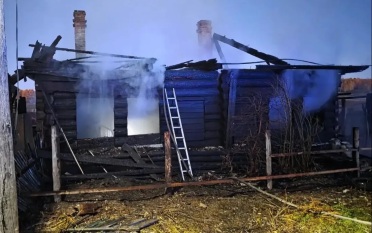 В Иркутской области ребенок погиб при пожаре в доме, где дети остались одни