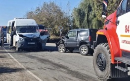 Четыре человека пострадали в ДТП с маршруткой и внедорожником в Приморье