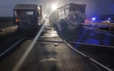 В ДТП в Кузбассе пострадали 2 человека, движение транспорта затруднено