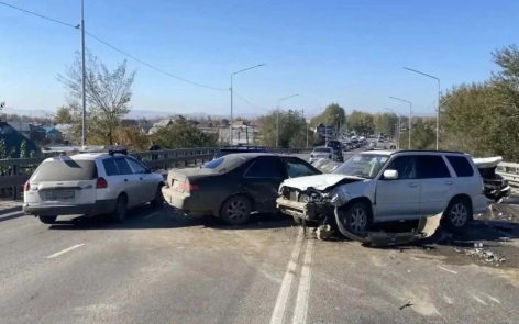В Улан-Удэ в результате ДТП с тремя машинами погибла женщина