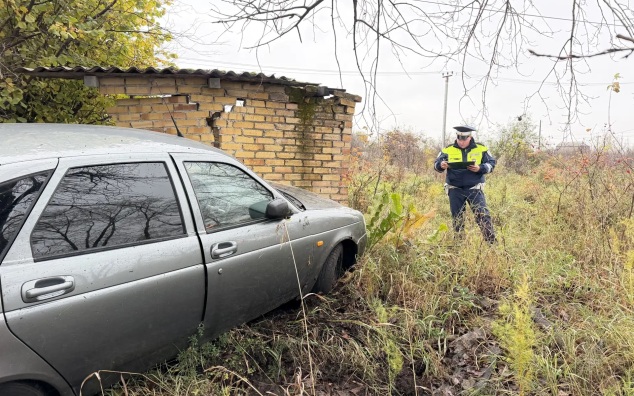 В Свердловской области Lada Priora вылетела с дороги, водитель погиб