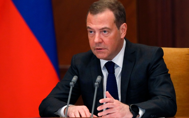 Медведев заявил, что блокировка спутников "Рассвет" приведет к войне в космосе