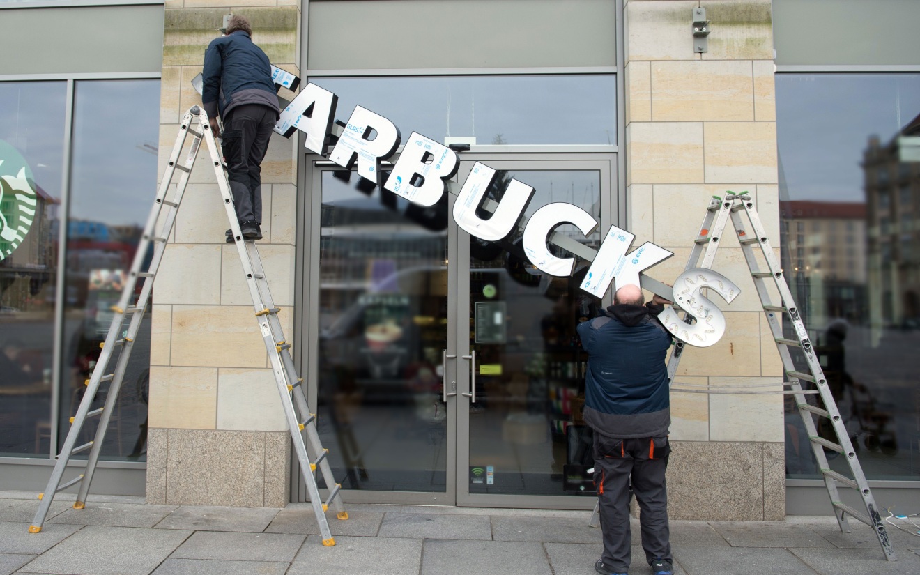 США призвали Starbucks закрыть кофейни и магазины в китайском Синьцзяне