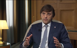 Минпросвещения создаст нейросеть для образования, заявил Кравцов