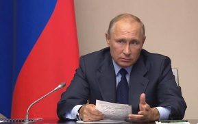 Путин заявил, что родительская любовь должна формировать личность ребенка
