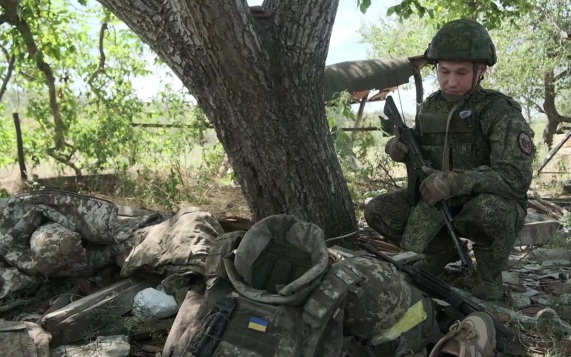 Артиллерия ВС РФ нашла группу украинских боевиков по развешанному белью