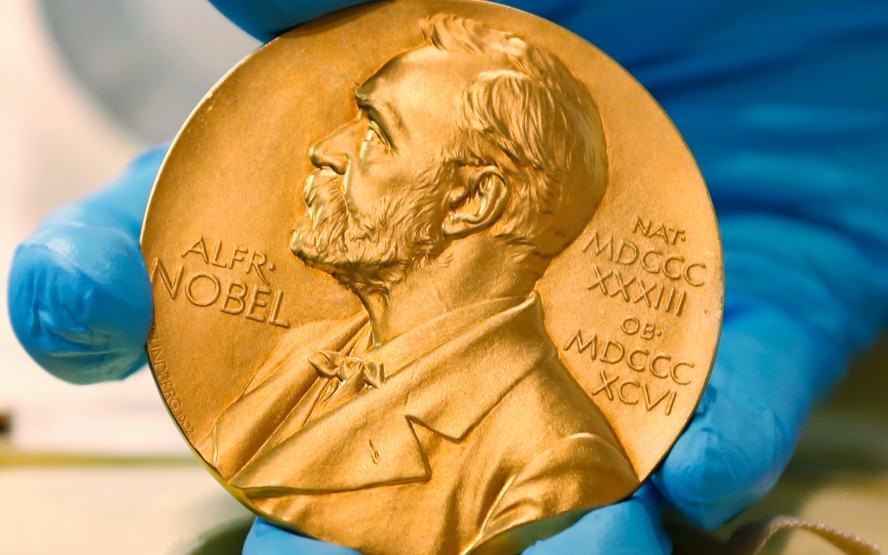 Нобелевскую премию по химии получат ученые из Франции и Японии