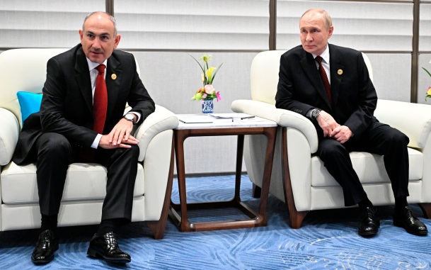Пашинян поздравил Путина с днем рождения