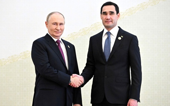 Бердымухамедов поздравил Путина с днем рождения