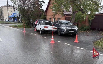 В Тюмени нетрезвый водитель без прав врезался в 2 авто — в ДТП пострадал ребенок