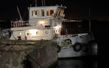 В Петербурге выясняют причины навала теплохода на буксир в морском порту