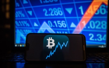 Греф рассказал, почему не стоит включать биткоин в инвестпортфель