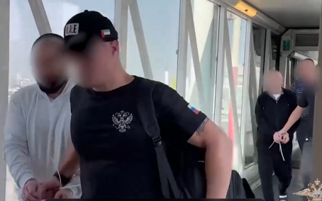 В РФ экстрадировали двоих мужчин, объявленных в розыск по линии Интерпола