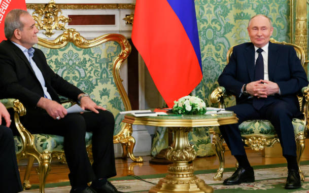 Путин обратился к верховному лидеру Ирана через президента Пезешкиана