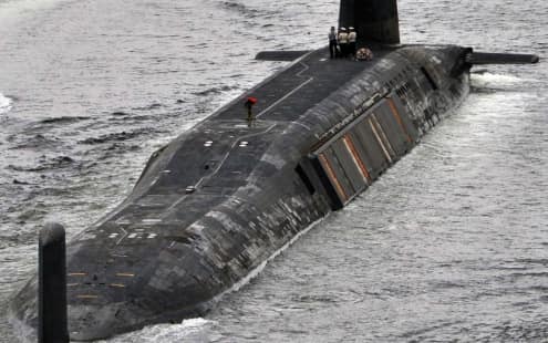 The Sun: британские моряки защищают подлодки от дронов пожарными шлангами