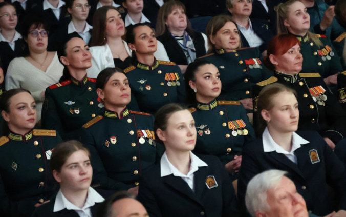 Женщинам-военным в России могут увеличить предельный возраст службы до 50 лет