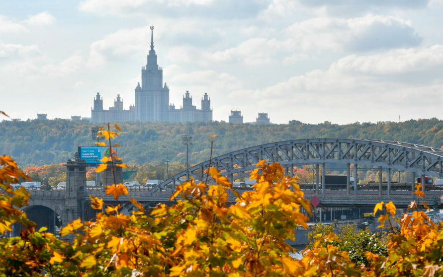 Стало известно, когда в Москве закончится золотая осень