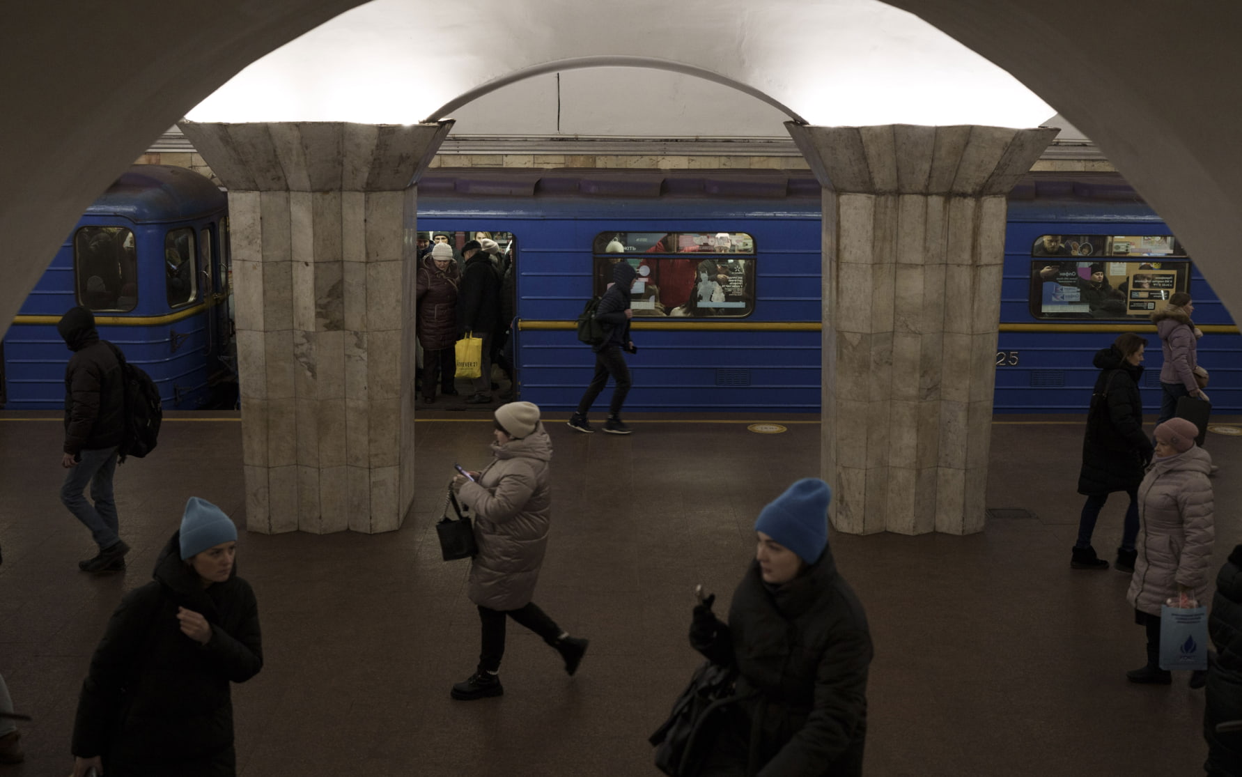 В столице Украины из-за отключения электроснабжения остановилось метро
