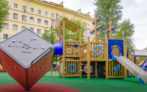 В нескольких районах Москвы обновили и построили новые детские площадки