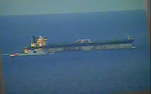 ВМС Франции захватили нефтяной танкер в Индийском океане