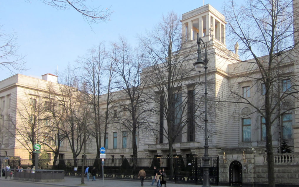 Консул РФ в Берлине рассказала о сроках записи на получение загранпаспорта