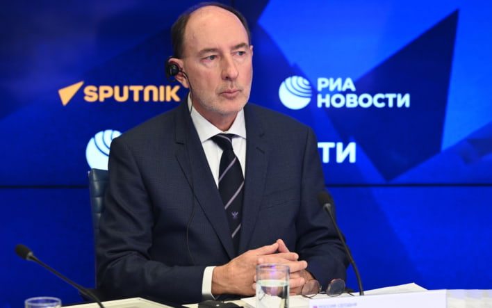 Внук де Голля: Макрон продолжает искать поводы "правильно" тратить деньги