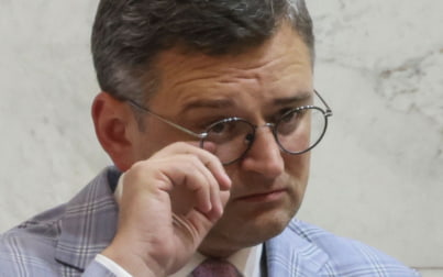 Экс-глава МИД Кулеба призвал украинцев уезжать из городов и запасать дрова