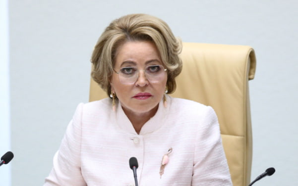 Матвиенко предложила приостановить выдачу лицензии частным вузам в России